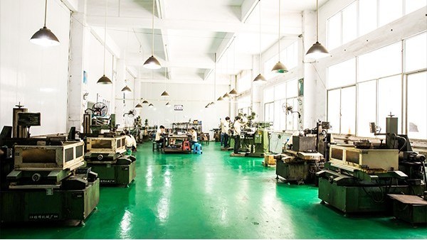 精密冲压件如何控制变形量？【锐硕五金】