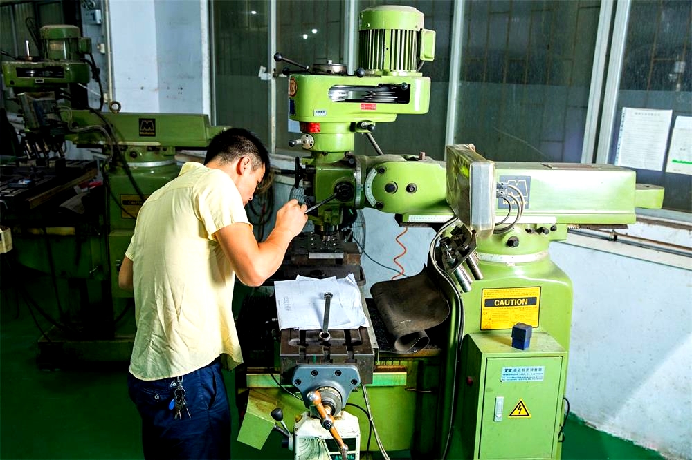 如何提高精密冲压件的质量？[锐硕五金]